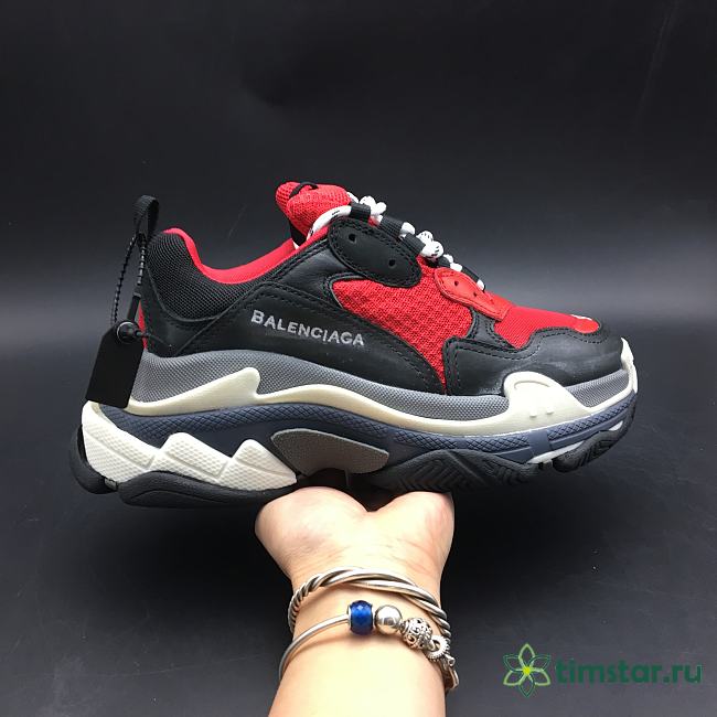 Blncig Triple S Black Red Gray 483513-W06E1-1000 - 1