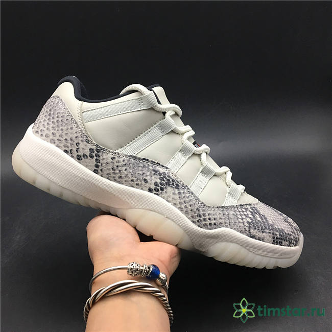 Air Jordan 11 Low white snake pattern CD6846-002 - 1