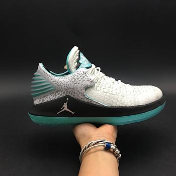 Air Jordan 32 Low 'Guo Ailun' PE AH3347-101