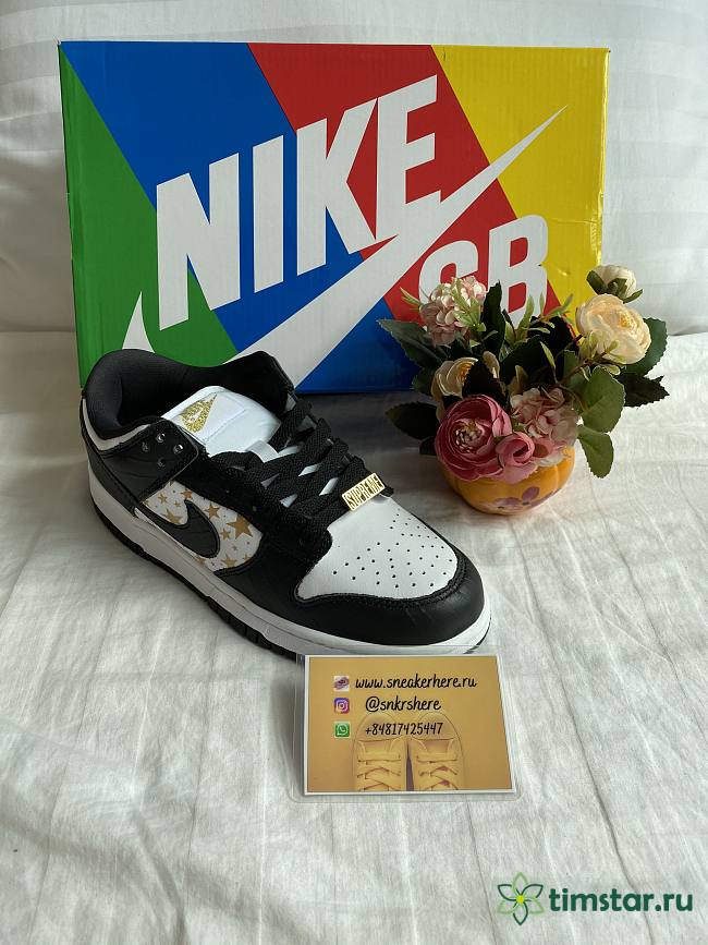 Supreme x Nike SB Dunk Low White and Black Crocodile DH3228-102 - 1