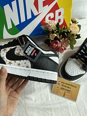 Supreme x Nike SB Dunk Low White and Black Crocodile DH3228-102 - 4