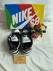 Supreme x Nike SB Dunk Low White and Black Crocodile DH3228-102 - 6