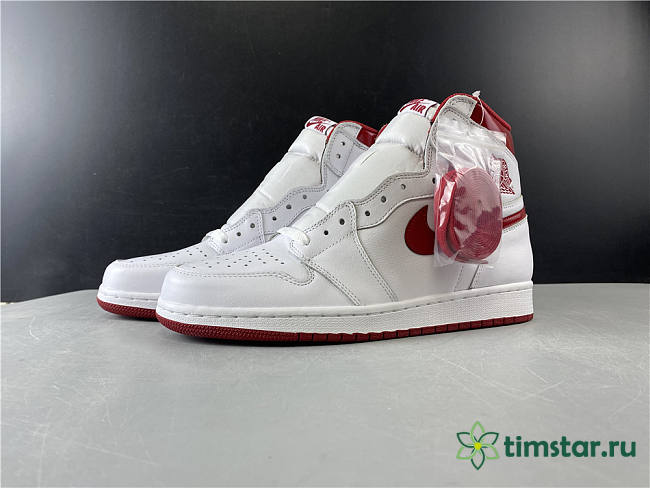 Air Jordan 1 Retro Metallic Red 555088-103  - 1