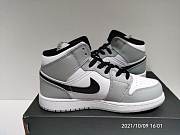 Air Jordan 1 Mid Light Smoke Grey 554724-092  - 5