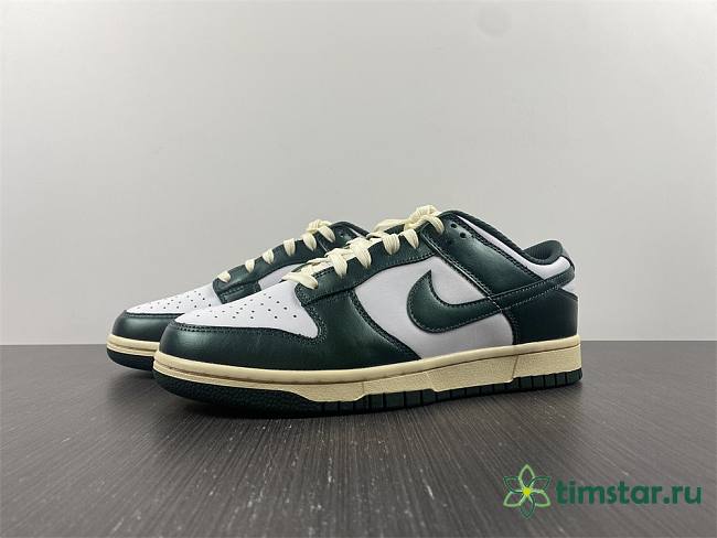 春先取りの nike dunk low vintage green 22.5cm - スニーカー