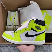 Air Jordan 1 Retro High OG Visionaire volt 555088 - 5