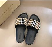 Brbbrry vintage check slides - 2