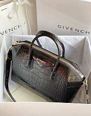 Gvnchy Antigona Handbag Crocodile leather 33cm - 1