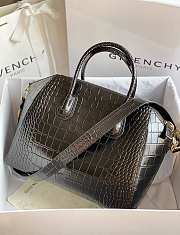 Gvnchy Antigona Handbag Crocodile leather 33cm - 3