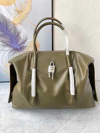 Gvnchy Antigona Soft Lock Top Handle Bag