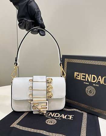 Feendi X Vrsc Axillary Bag White 20cm