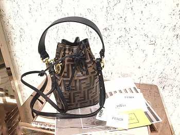 Feendi Bucket bag 02