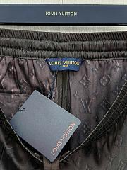 LsVttn shorts 04 - 2