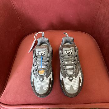 LV sneaker 2025011005