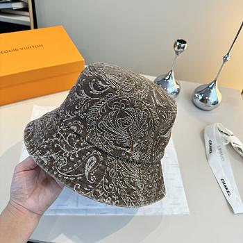 LV hat 04
