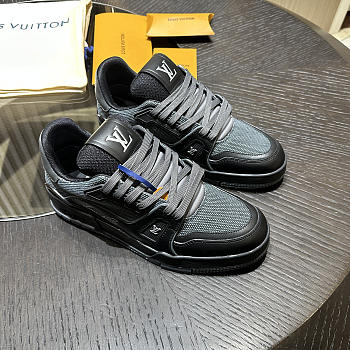 Louis Vuitton LV trainer sneaker 25