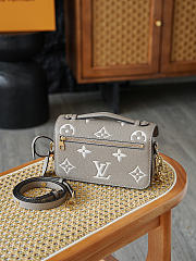 LV Pochette Metis 13.5*6*21.5CM  - 6