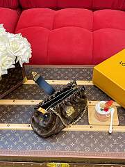 LV Pochette Sling 30*16*1CM - 2