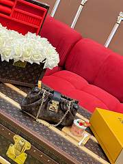 LV Pochette Sling 30*16*1CM - 3