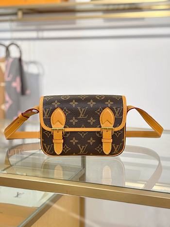 LV crossbody High-quality bag 19.5*15*6CM