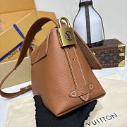 LV Low Key Messenger brown High-quality bag M13148 30*18*12CM - 5