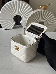 Chanel High quality 25S New Makeup Box Bag white 10.5x8.5x7cm - 2