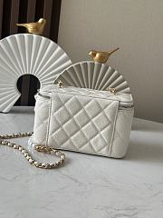 Chanel High quality 25S New Makeup Box Bag white 9.5x17x8cm - 2