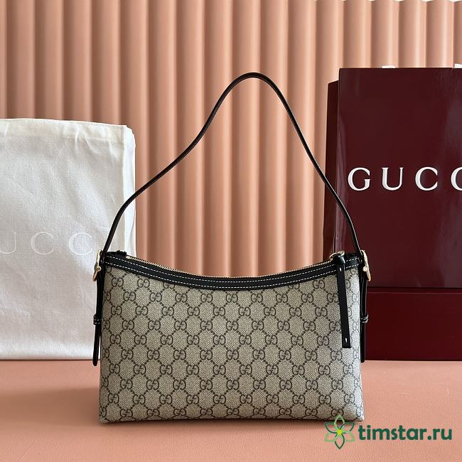 Gucci Emblem crossbody bag 30*19*11cm - 1