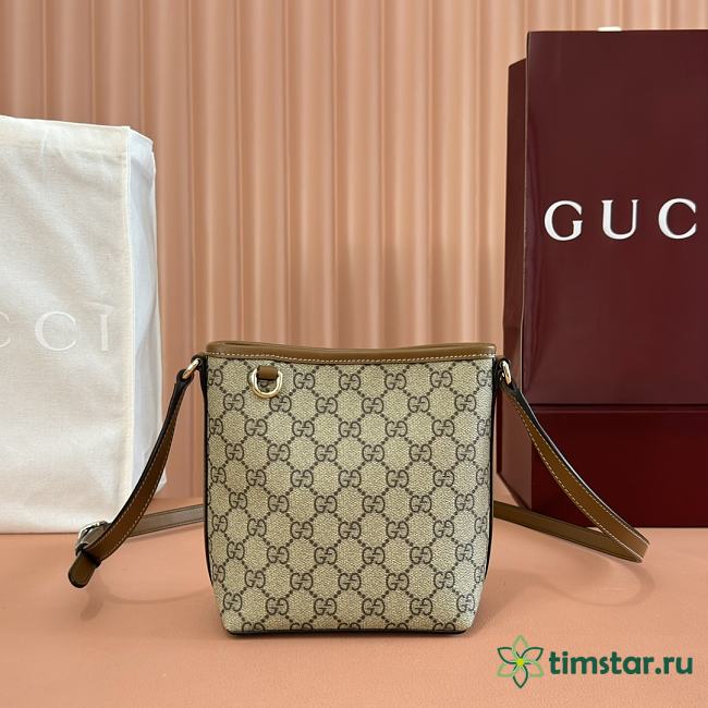 Gucci Emblem crossbody bag 15*18*8cm - 1