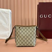 Gucci Emblem crossbody bag 15*18*8cm - 1