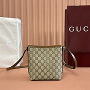 Gucci Emblem crossbody bag 15*18*8cm - 3