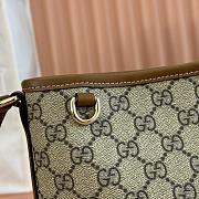 Gucci Emblem crossbody bag 15*18*8cm - 6
