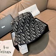 Shopping over $300 send a Dior hat - 1